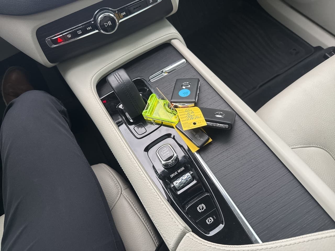 Volvo-XC90 Hybrid-30