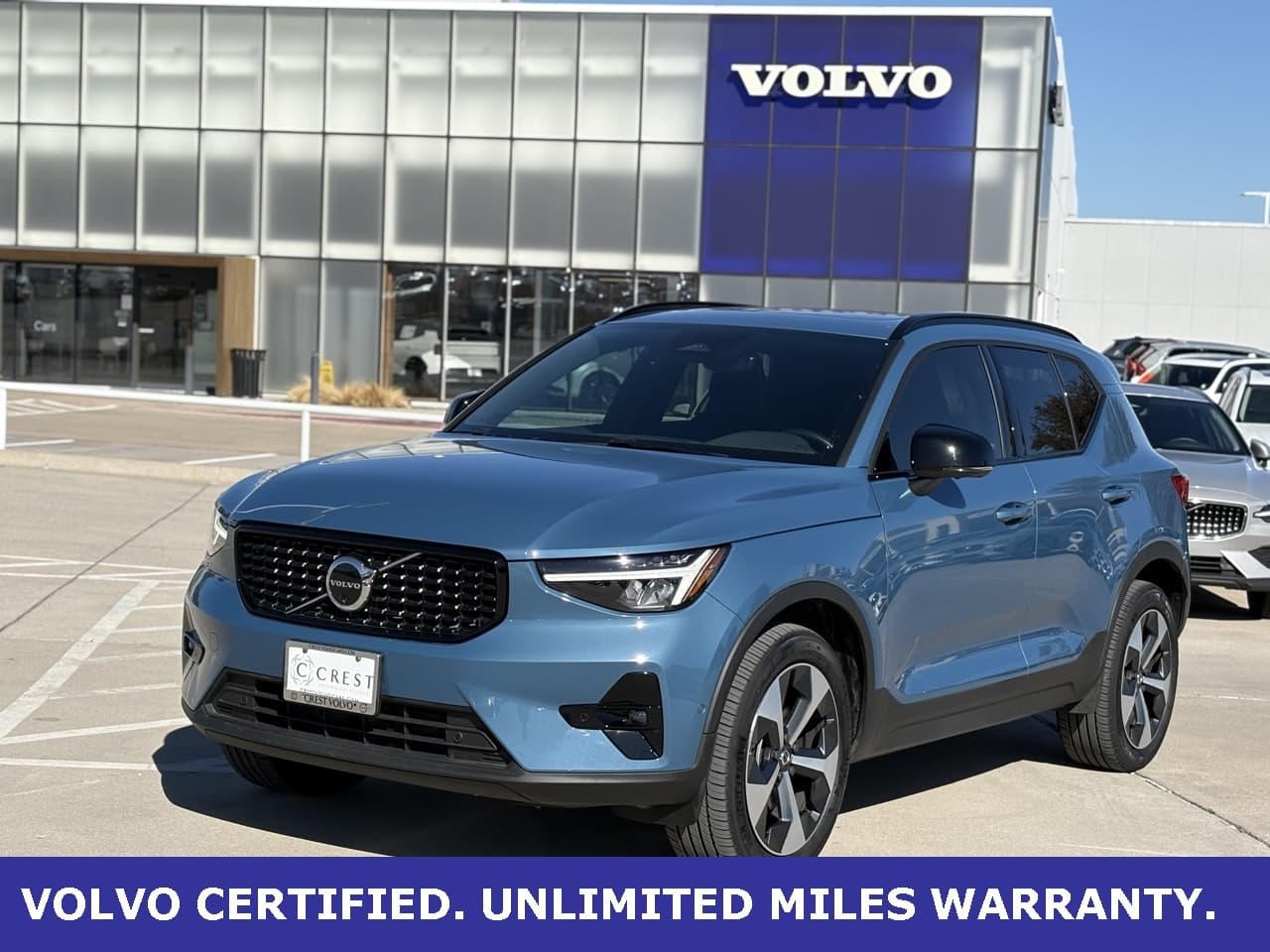 2025 Volvo XC40 B5 Plus Dark Theme SUV