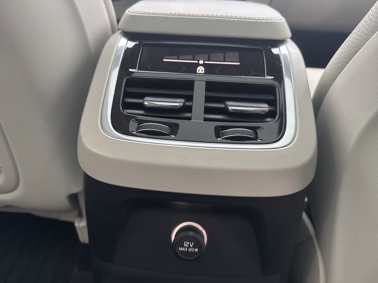 Volvo-XC90 Hybrid-17