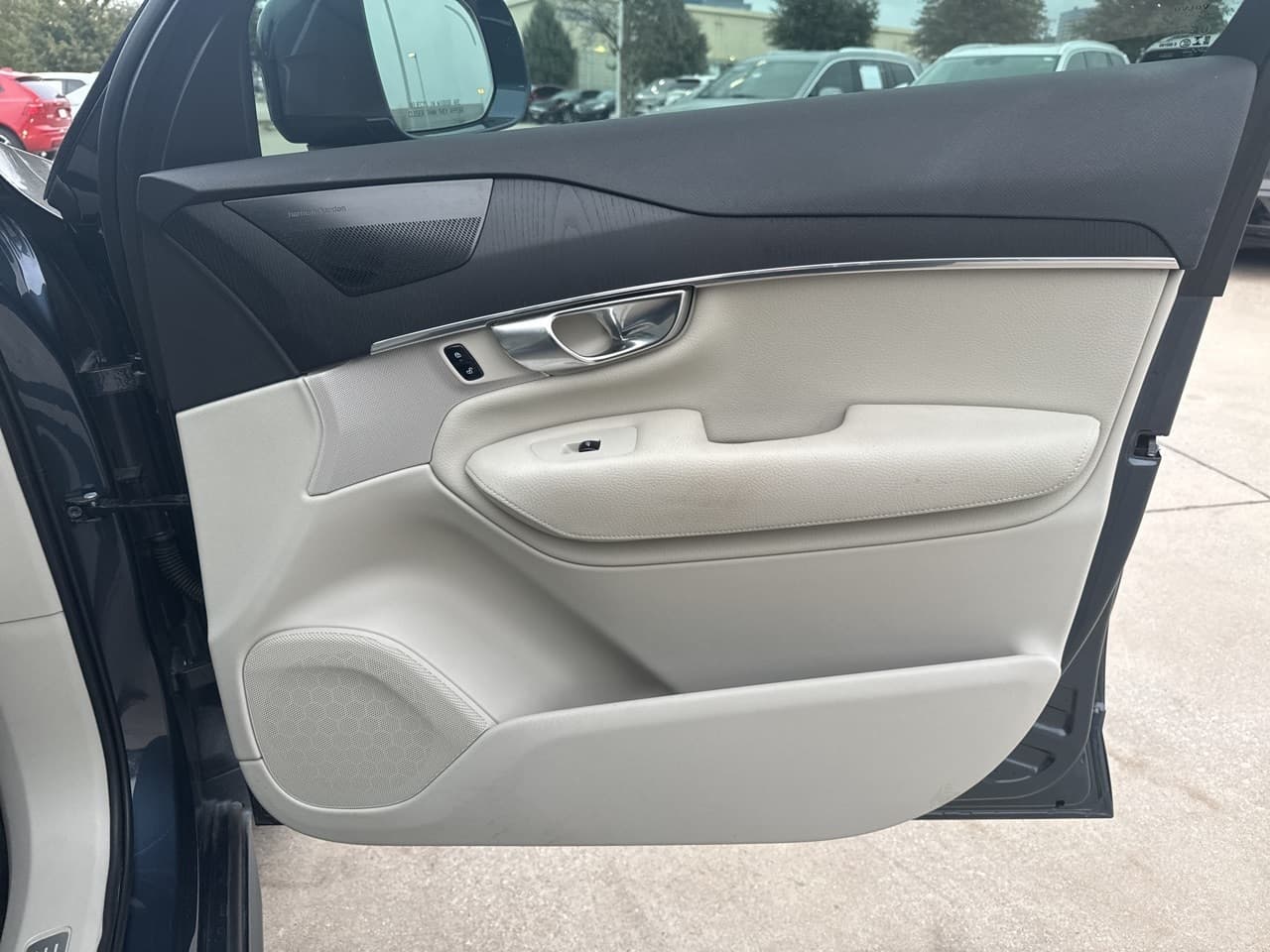 Volvo-XC90 Hybrid-11