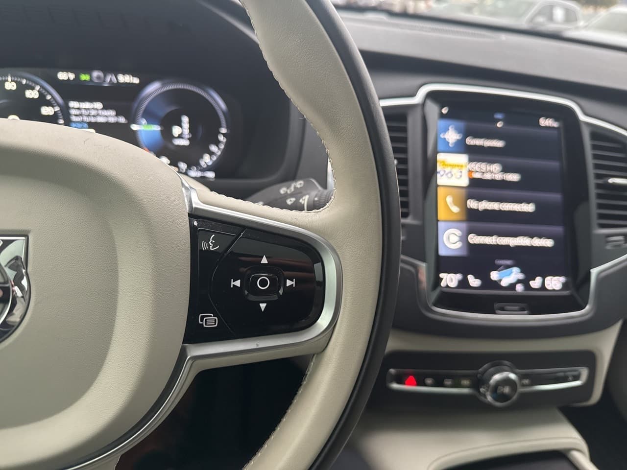 Volvo-XC90 Hybrid-25