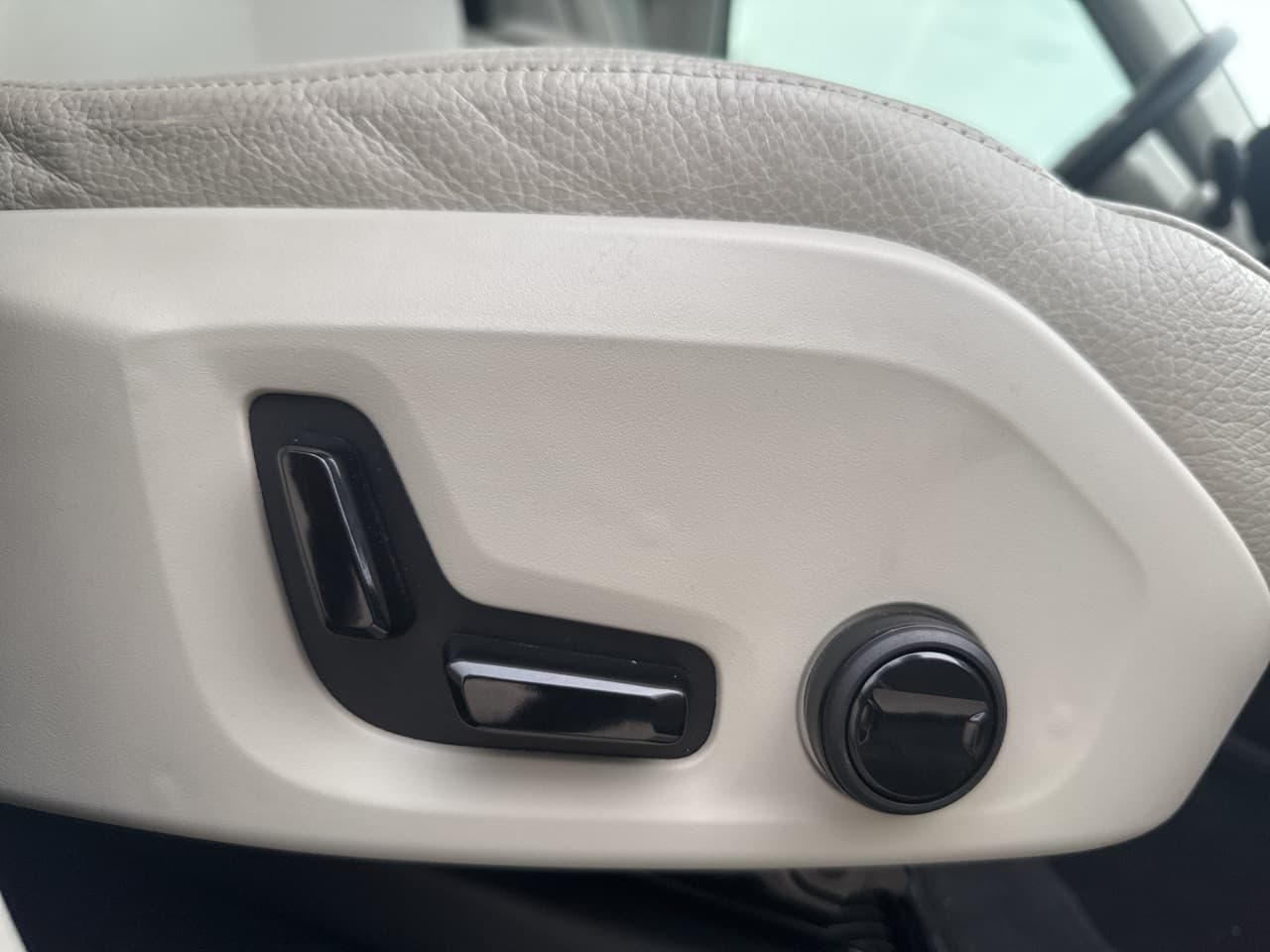 Volvo-XC90 Hybrid-13