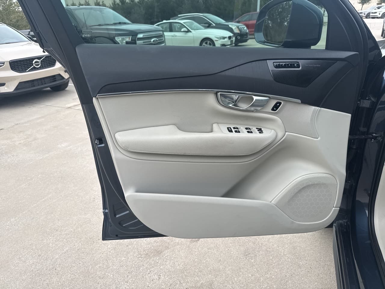 Volvo-XC90 Hybrid-21