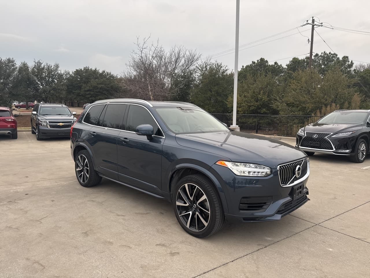 2020 Volvo XC90 Hybrid T8 Momentum SUV