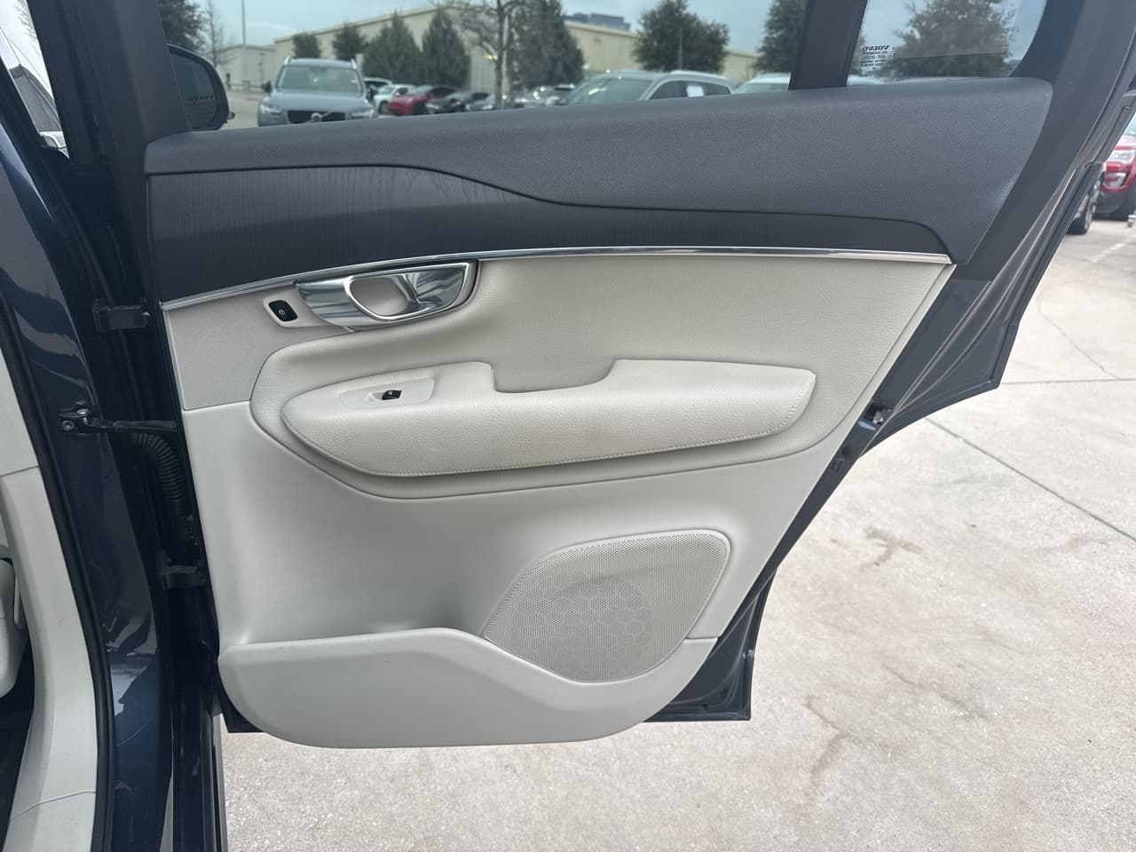 Volvo-XC90 Hybrid-16