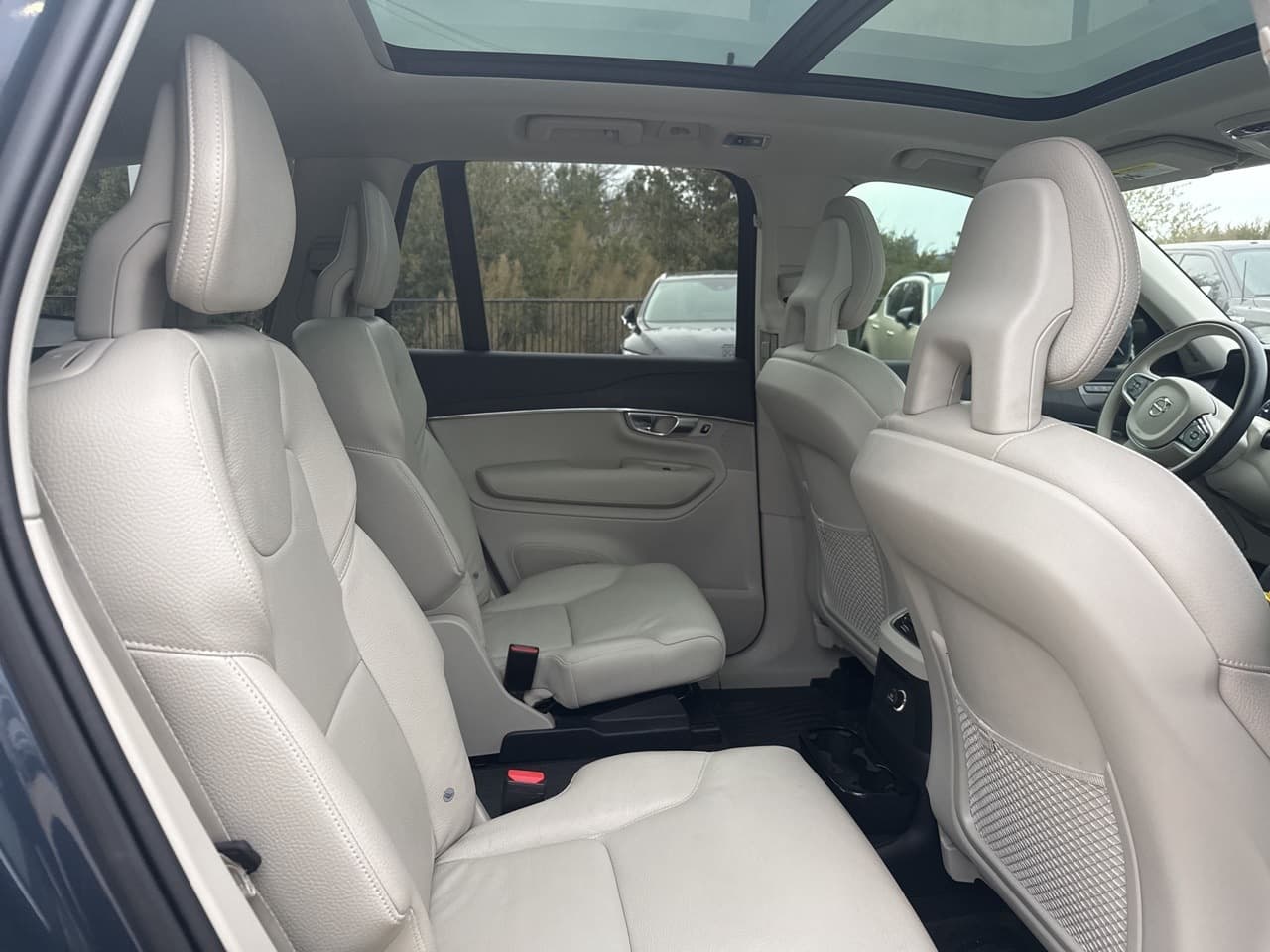 Volvo-XC90 Hybrid-15